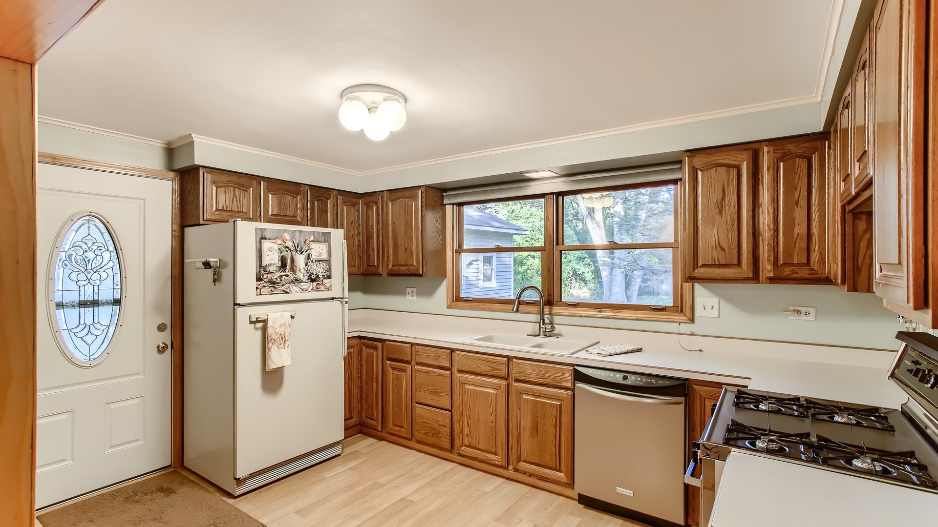 171 Raupp Boulevard Buffalo Grove, IL 60089 - Photo 8 of 23 a kitchen with a refrigerator and a sink