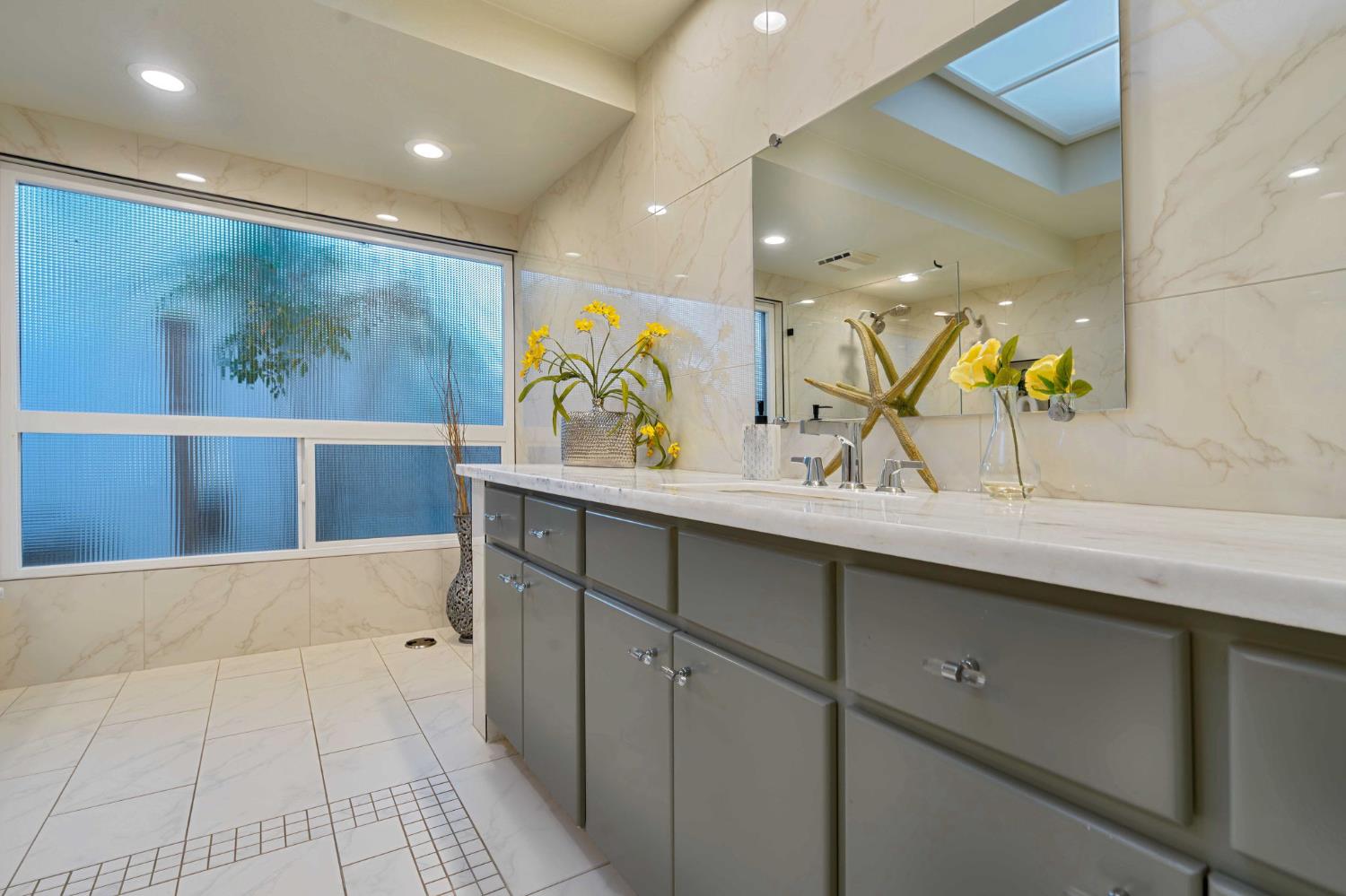 7529 Pineridge Road Fair Oaks, CA 95628 - Photo 18 of 62 a bathroom with a double vanity sink and a mirror