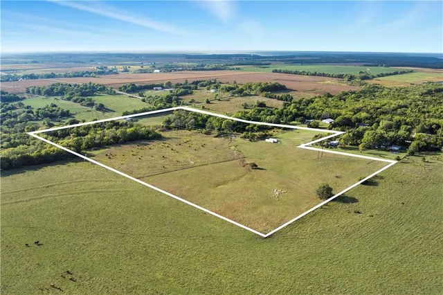 $349,950 | 1369 North 550 Road, Baldwin City, KS 66006