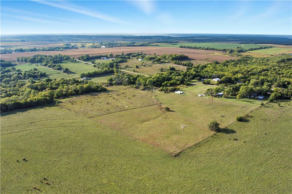 1369 North 550 Road Baldwin City, KS 66006 - Photo 2 of 31