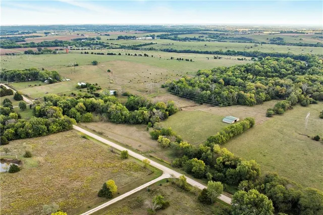 $349,950 | 1369 North 550 Road, Baldwin City, KS 66006