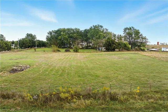 $349,950 | 1369 North 550 Road, Baldwin City, KS 66006