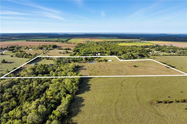 $349,950 | 1369 North 550 Road, Baldwin City, KS 66006