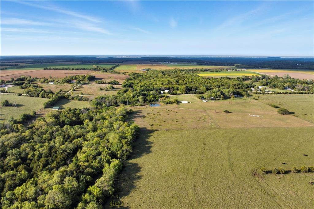 1369 North 550 Road Baldwin City, KS 66006 - Photo 4 of 31