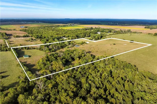 $349,950 | 1369 North 550 Road, Baldwin City, KS 66006