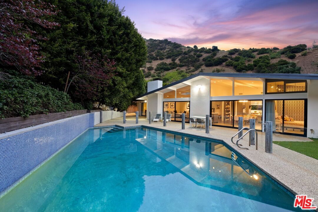 2055 North Beverly Dr