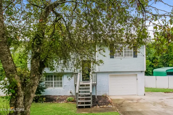 $1,945 | 5821 Whisper Wood Road, Knoxville, TN 37918