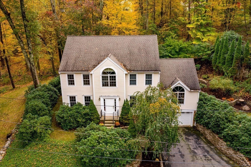 137 Nashaway Road Bolton, MA 01740 - Photo 1 of 35 Gallery Image 1