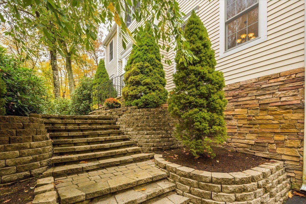 137 Nashaway Road Bolton, MA 01740 - Photo 3 of 35 Gallery Image 3