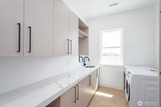 $1,149,950 | 6773 Road E Northeast, Moses Lake, WA 98837