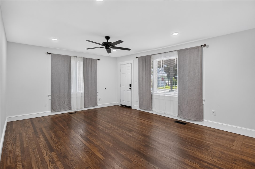 115 Pelfrey Street Seneca, SC 29672 - Photo 4 of 46 Rich hardwood floors complement a neutral palette in this inviting living space, crowned by a ceiling fan.