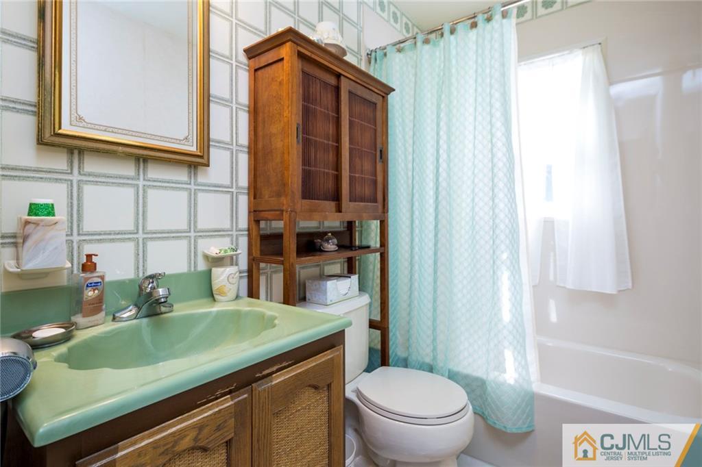 309 Amboy Road Old Bridge, NJ 07747 - Photo 12 of 25 Gallery Image 12