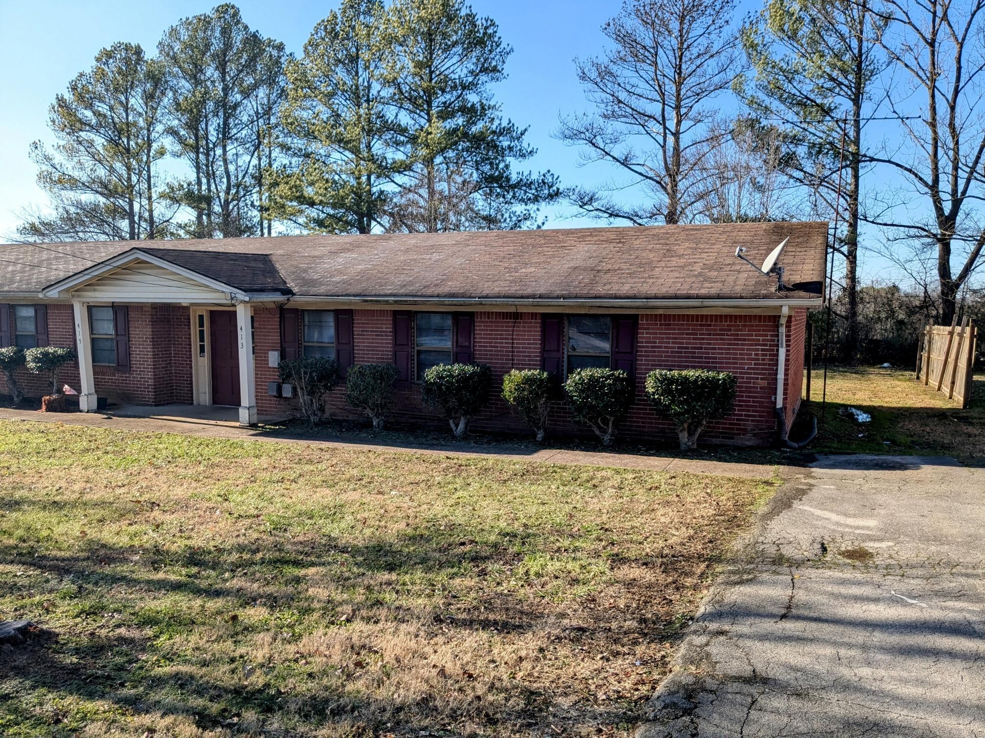 413 Shawnee Drive Columbia, TN 38401 - Photo 1 of 11 a front view of a house with a yard