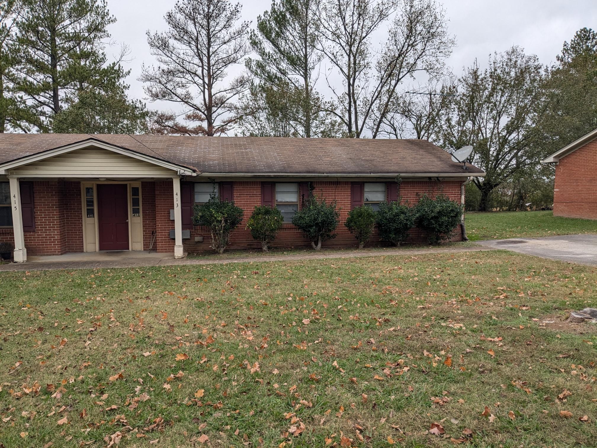 413 Shawnee Drive Columbia, TN 38401 - Photo 2 of 11 a front view of a house with garden