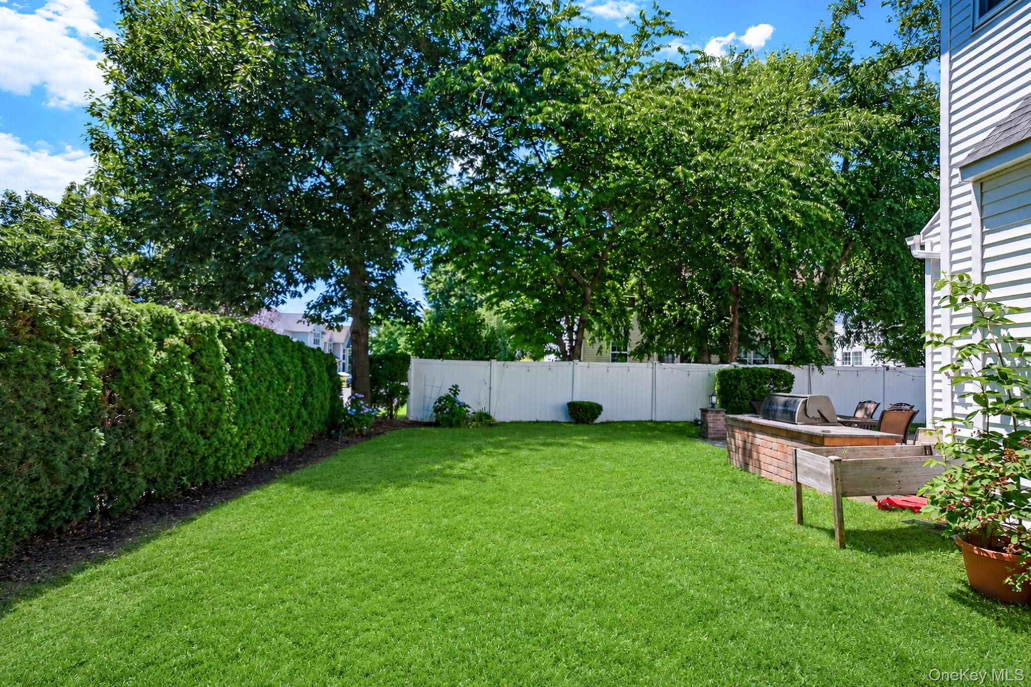 101 Raspberry Court Melville, NY 11747 - Photo 6 of 44