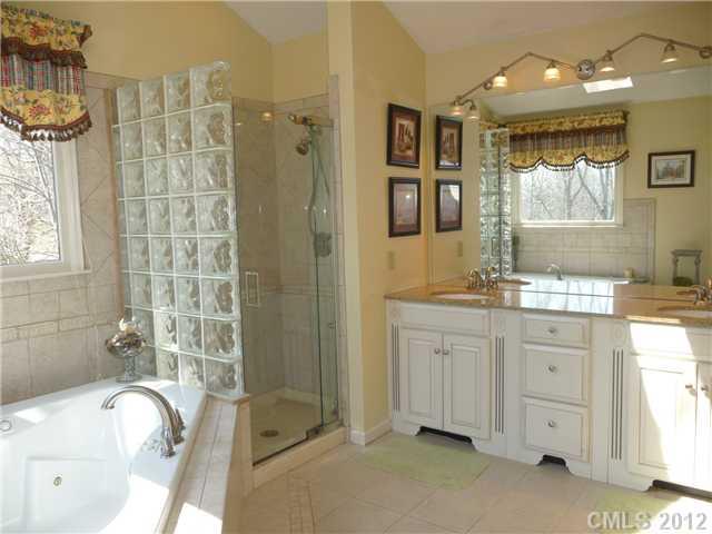 5000 Ridgetop Trail Charlotte, NC 28215 - Photo 11 of 16 Gallery Image 11