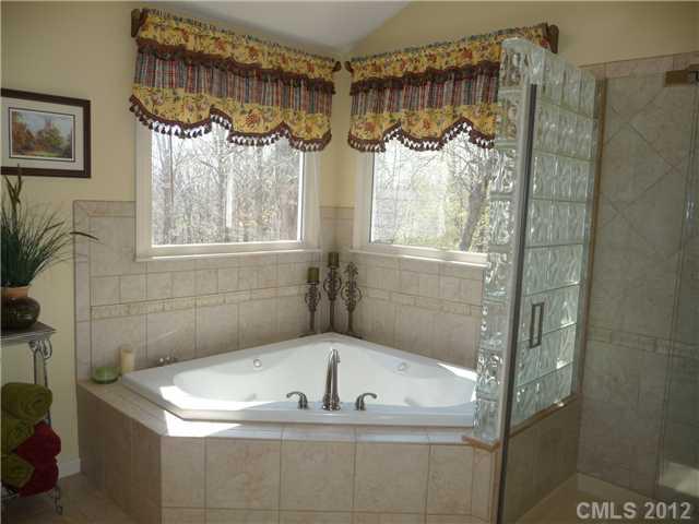 5000 Ridgetop Trail Charlotte, NC 28215 - Photo 12 of 16 Gallery Image 12