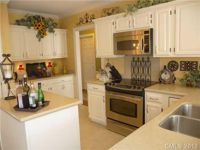 5000 Ridgetop Trail Charlotte, NC 28215 - Photo 6 of 16 Gallery Image 6