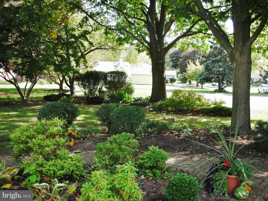 612 Becker Drive Lititz, PA 17543 - Photo 3 of 48