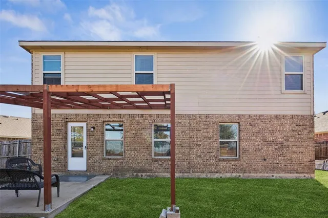 a view of a house with backyard and porch