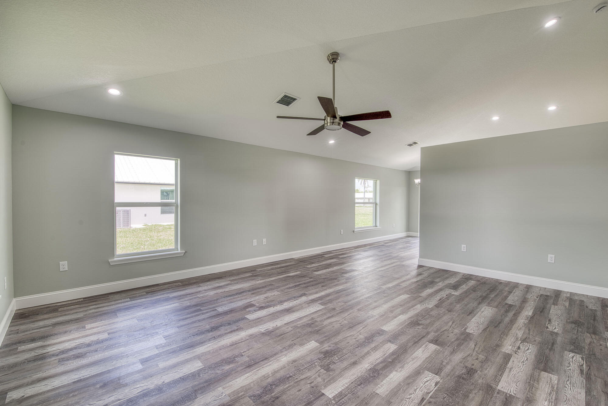 5103 Southeast 43rd Trace Okeechobee, FL 34974 - Photo 5 of 24 _IMG8330_HDR