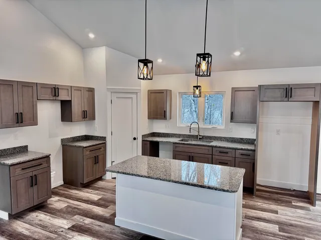 $474,900 | 7 Hardwood Lane, Oakland, ME 04963