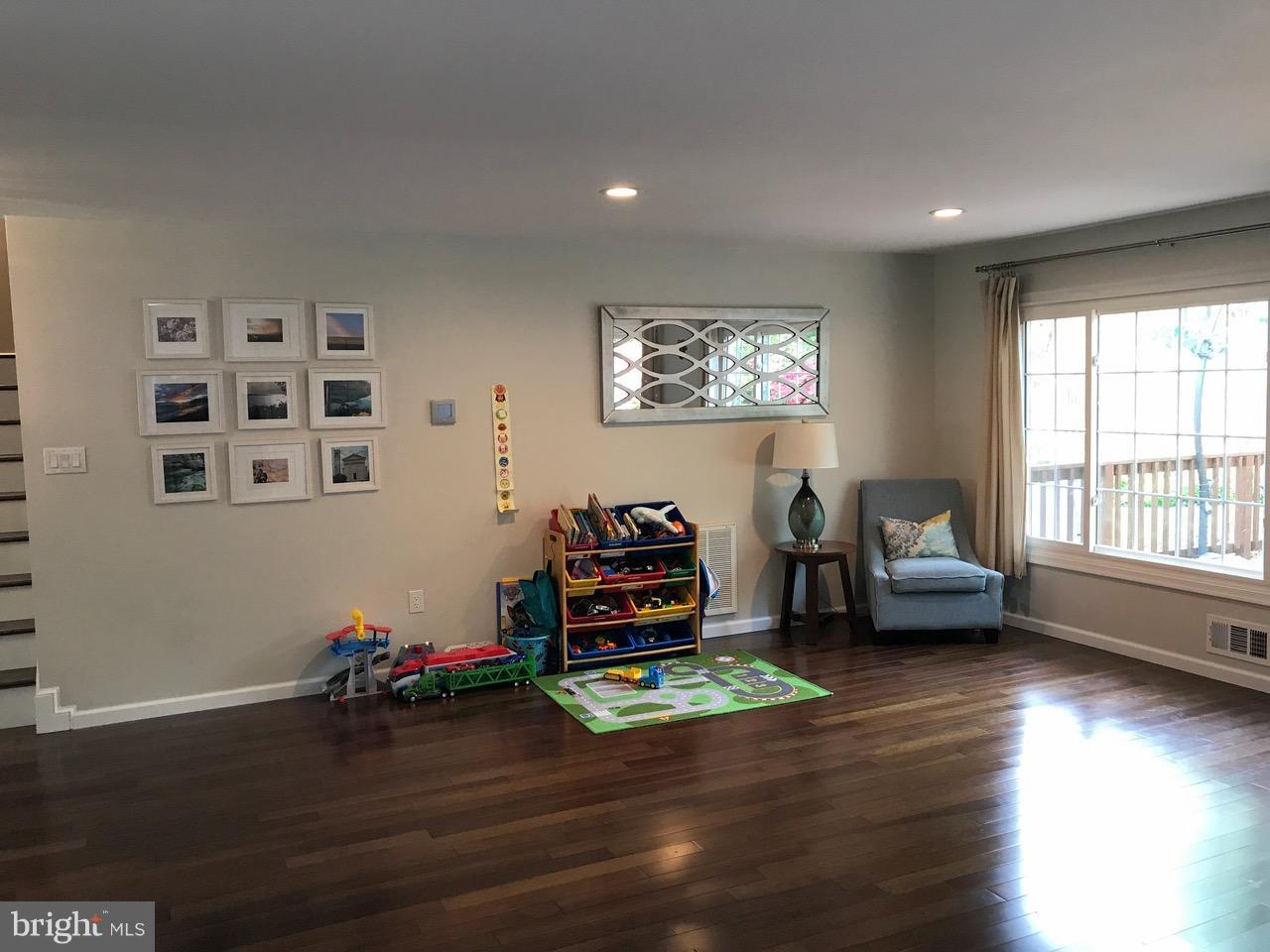 4836 King Solomon Drive Annandale, VA 22003 - Photo 6 of 21 Living Room