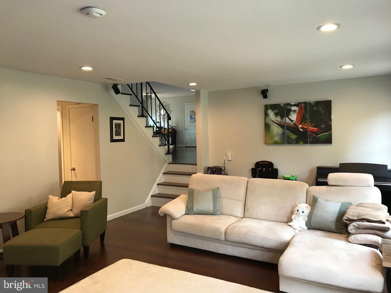 4836 King Solomon Drive Annandale, VA 22003 - Photo 10 of 21 Family Room