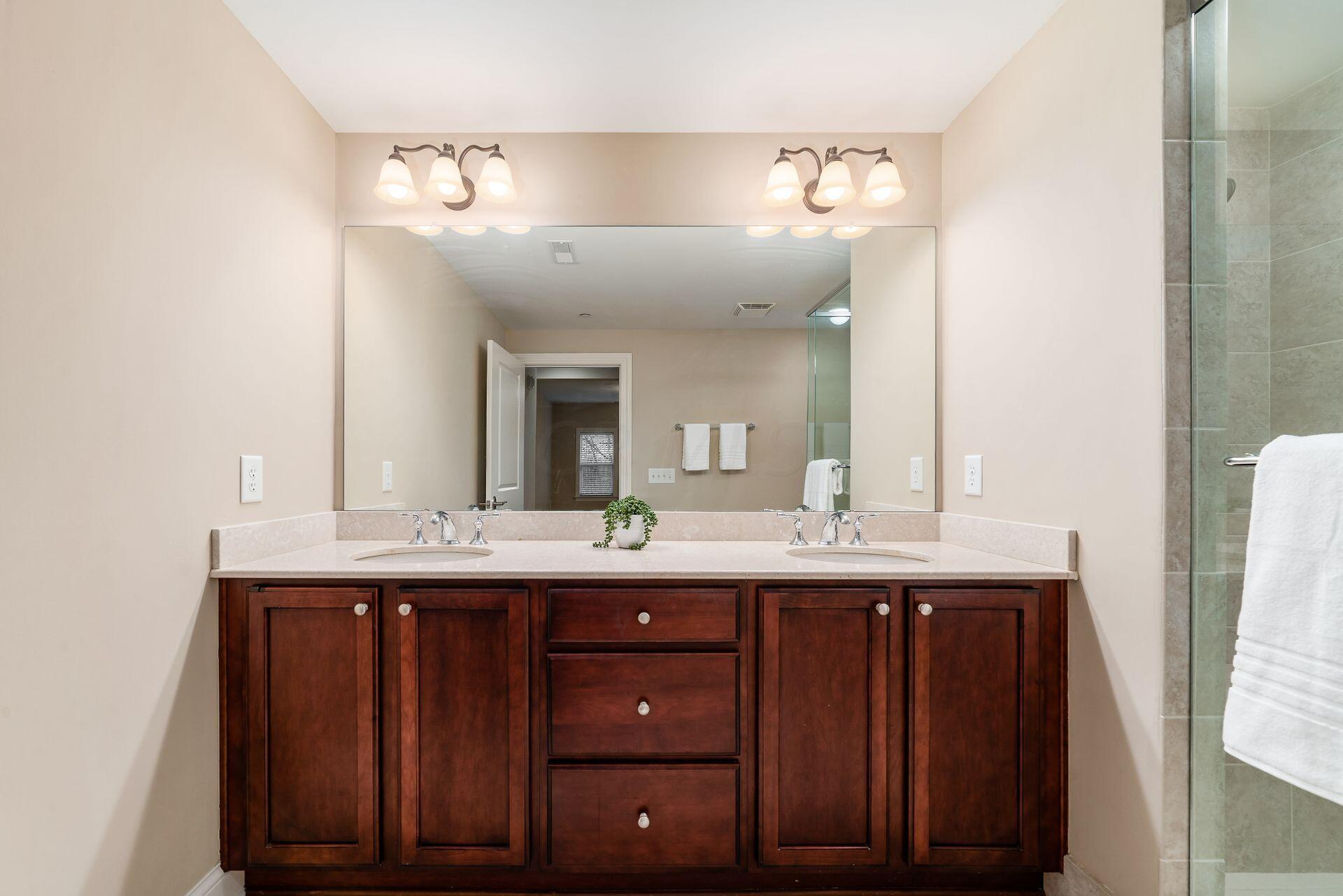 3175 Tremont Road, Unit 311 Columbus, OH 43221 - Photo 14 of 26 020_9_R 3175 Tremont Rd 055-
