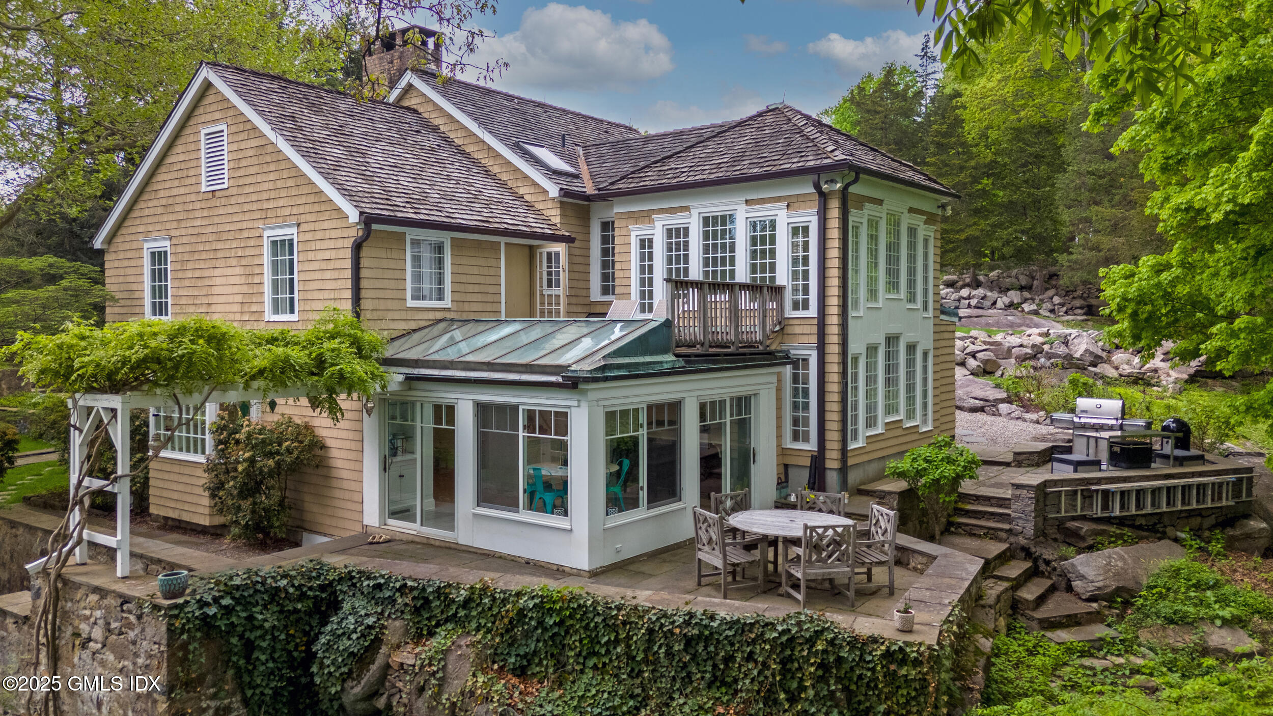 467 Laurel Road New Canaan, CT 06840 - Photo 2 of 50 a house view with a garden space