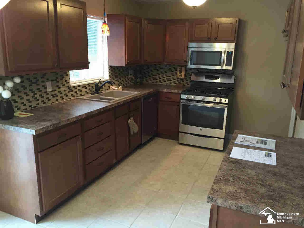 2566 North Raisinville Road Monroe, MI 48162 - Photo 4 of 15 Gallery Image 4