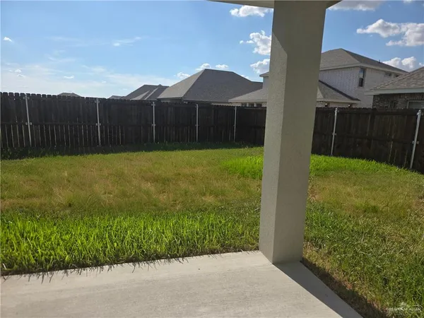 a view of a backyard with pathway