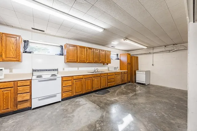 $169,900 | 8402 East County Road 200 South, New Point, IN 47240