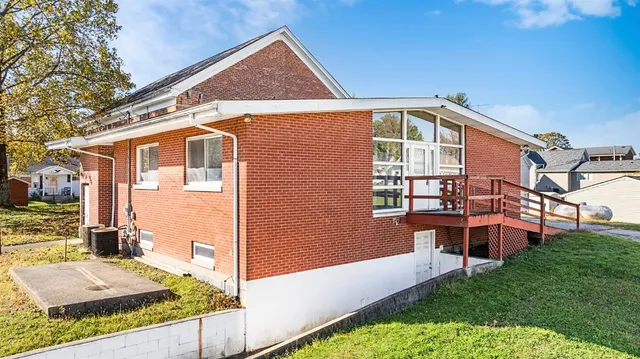 $169,900 | 8402 East County Road 200 South, New Point, IN 47240