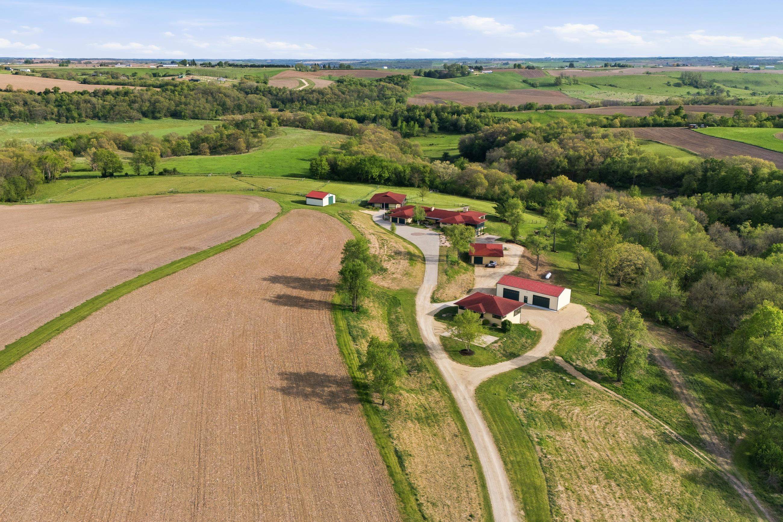 1049 Miller Road Mineral Point, WI 53565 - Photo 3 of 90