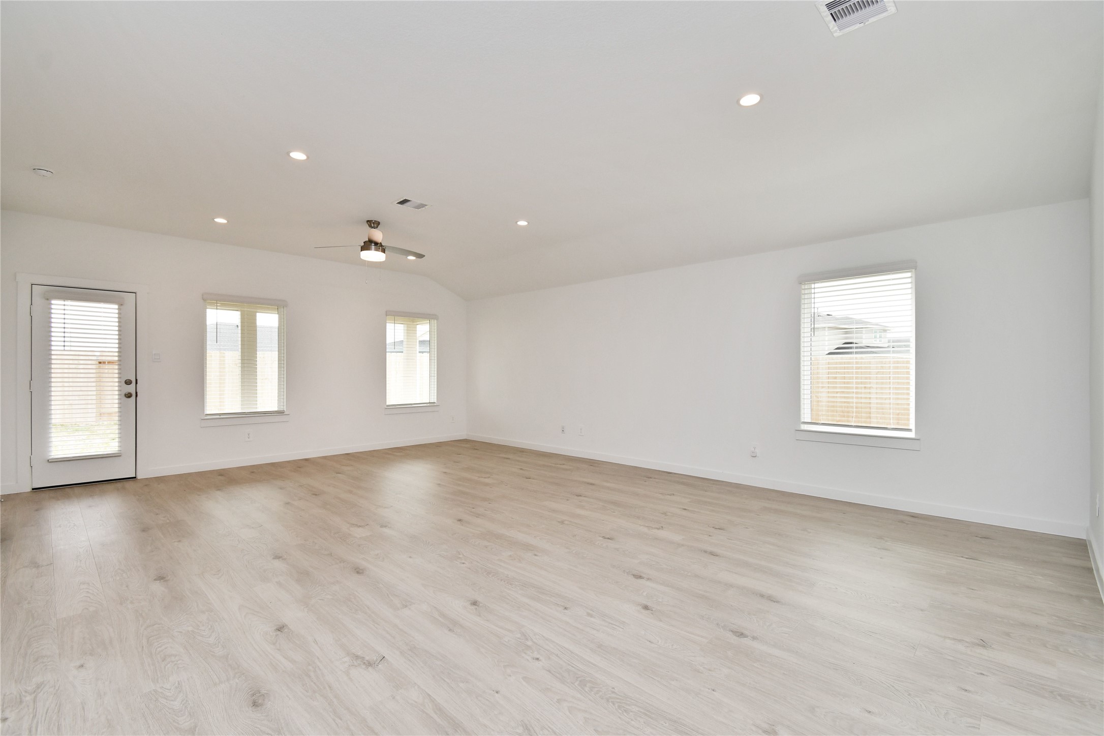 30330 Reagans Rnch Drive Katy, TX 77494 - Photo 22 of 37 Multiple windows for natural light