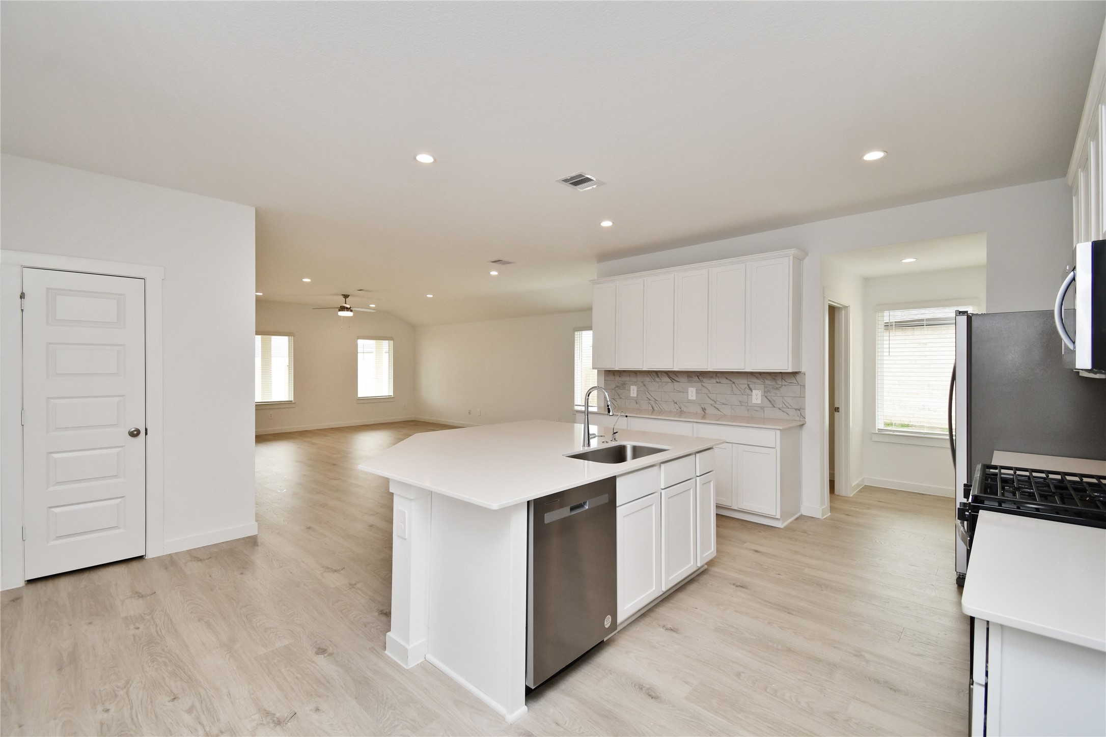 30330 Reagans Rnch Drive Katy, TX 77494 - Photo 10 of 37 Island kitchen