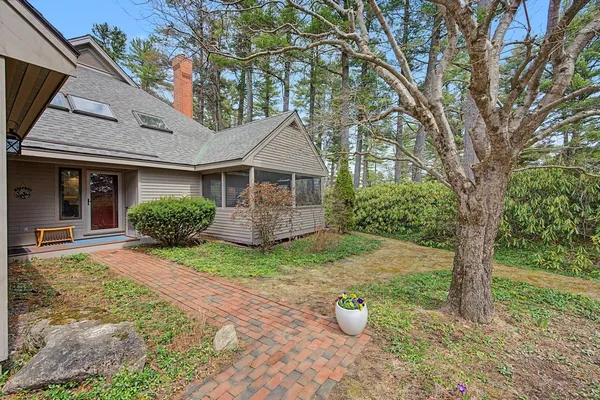 $650,000 | 28 The Seasons, New London, NH 03257