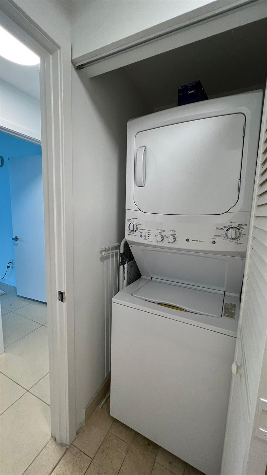 79 Southwest 12th Street, Unit 2908S Miami, FL 33130 - Photo 22 of 29 a utility room with dryer and washer