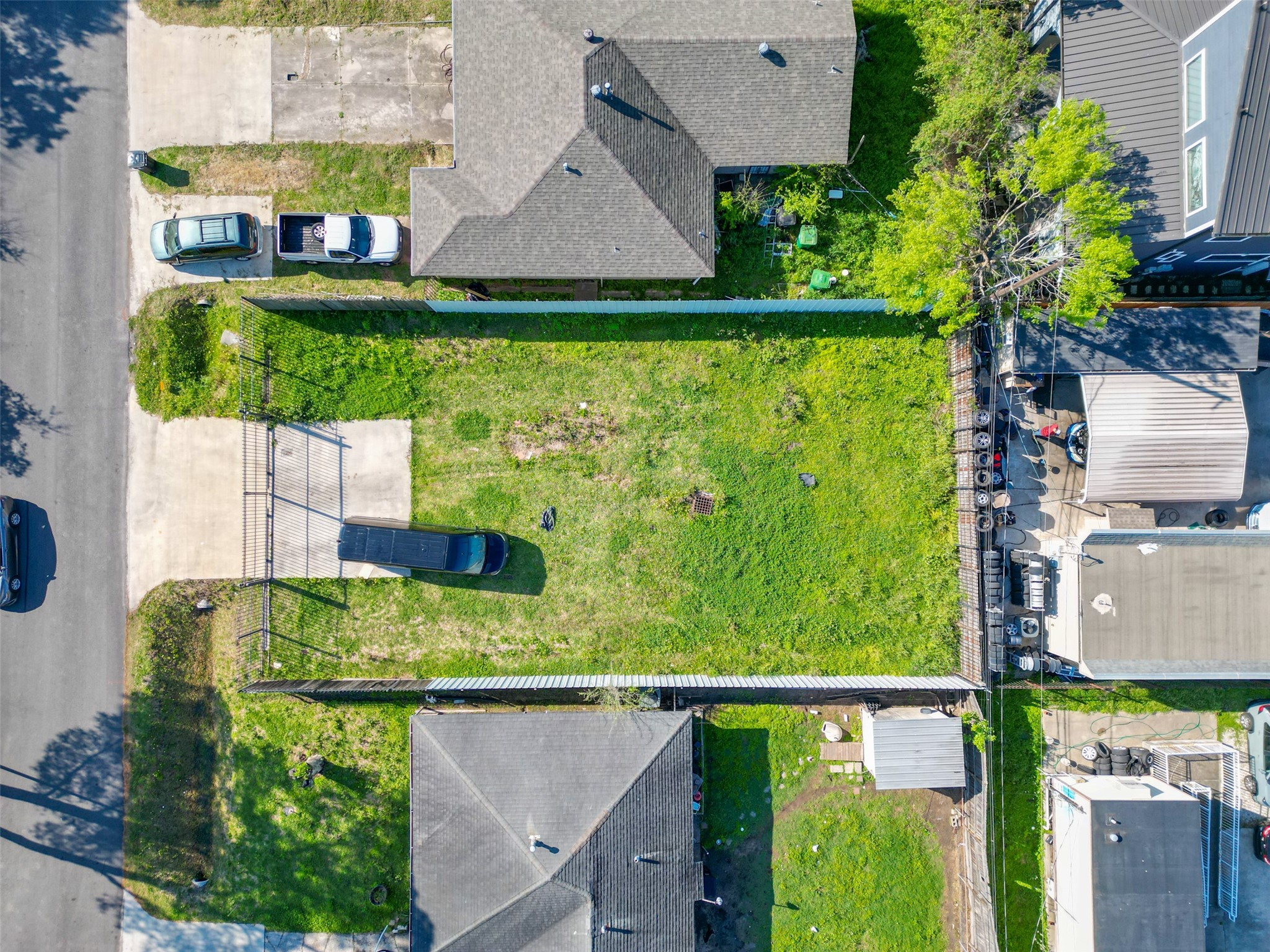 3222 Jarvis Street Houston, TX 77063 - Photo 15 of 31 a view of a yard with plants