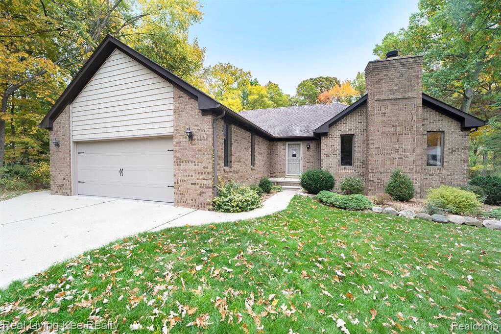 2631 Harrington Road Rochester Hills, MI 48307 - Photo 2 of 38