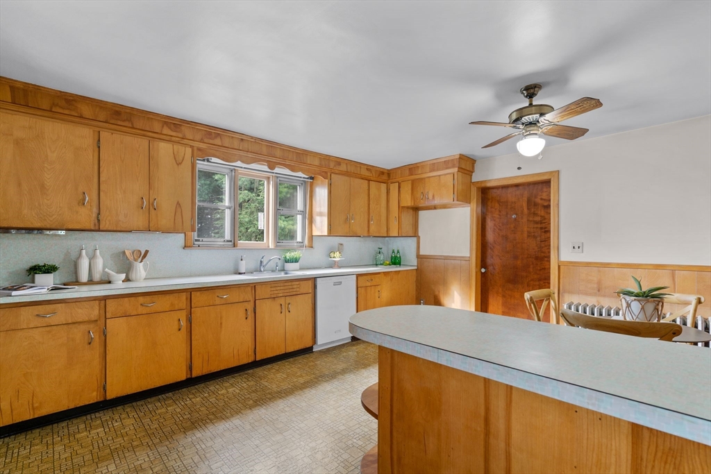 462 Appleton Street Arlington, MA 02476 - Photo 11 of 37