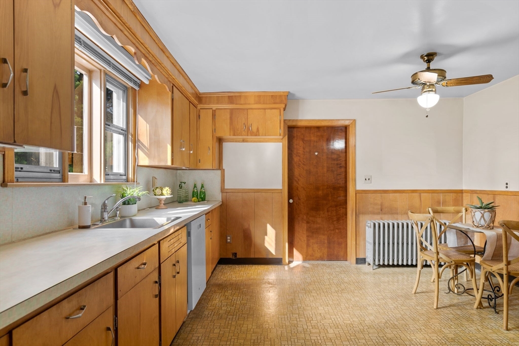 462 Appleton Street Arlington, MA 02476 - Photo 13 of 37