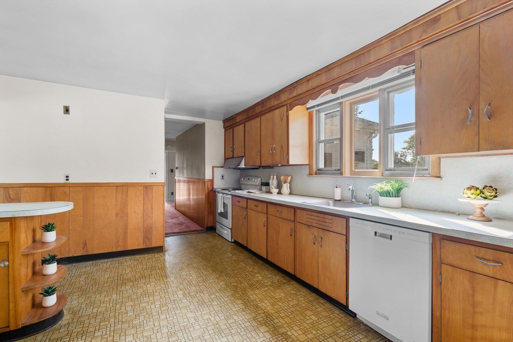 462 Appleton Street Arlington, MA 02476 - Photo 14 of 37