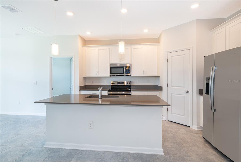 181 Aces High Lane Davenport, FL 33896 - Photo 3 of 14