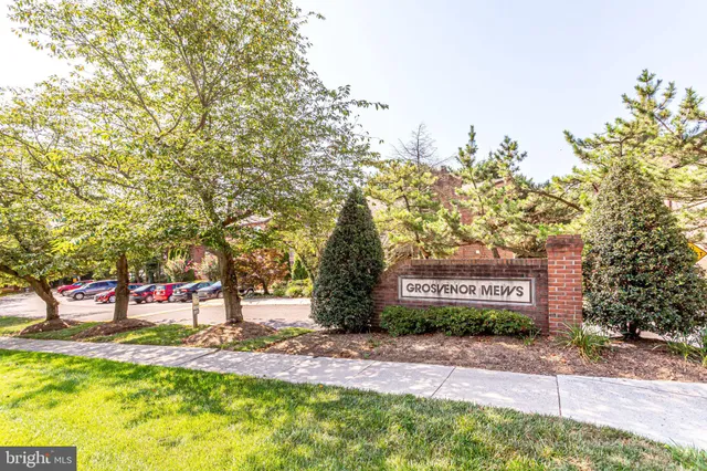 $3,200 | 5237 King Charles Way, Unit 12, Bethesda, MD 20814
