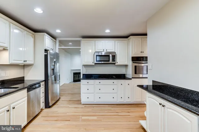 $3,200 | 5237 King Charles Way, Unit 12, Bethesda, MD 20814