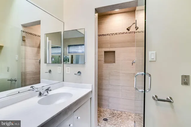 $3,200 | 5237 King Charles Way, Unit 12, Bethesda, MD 20814