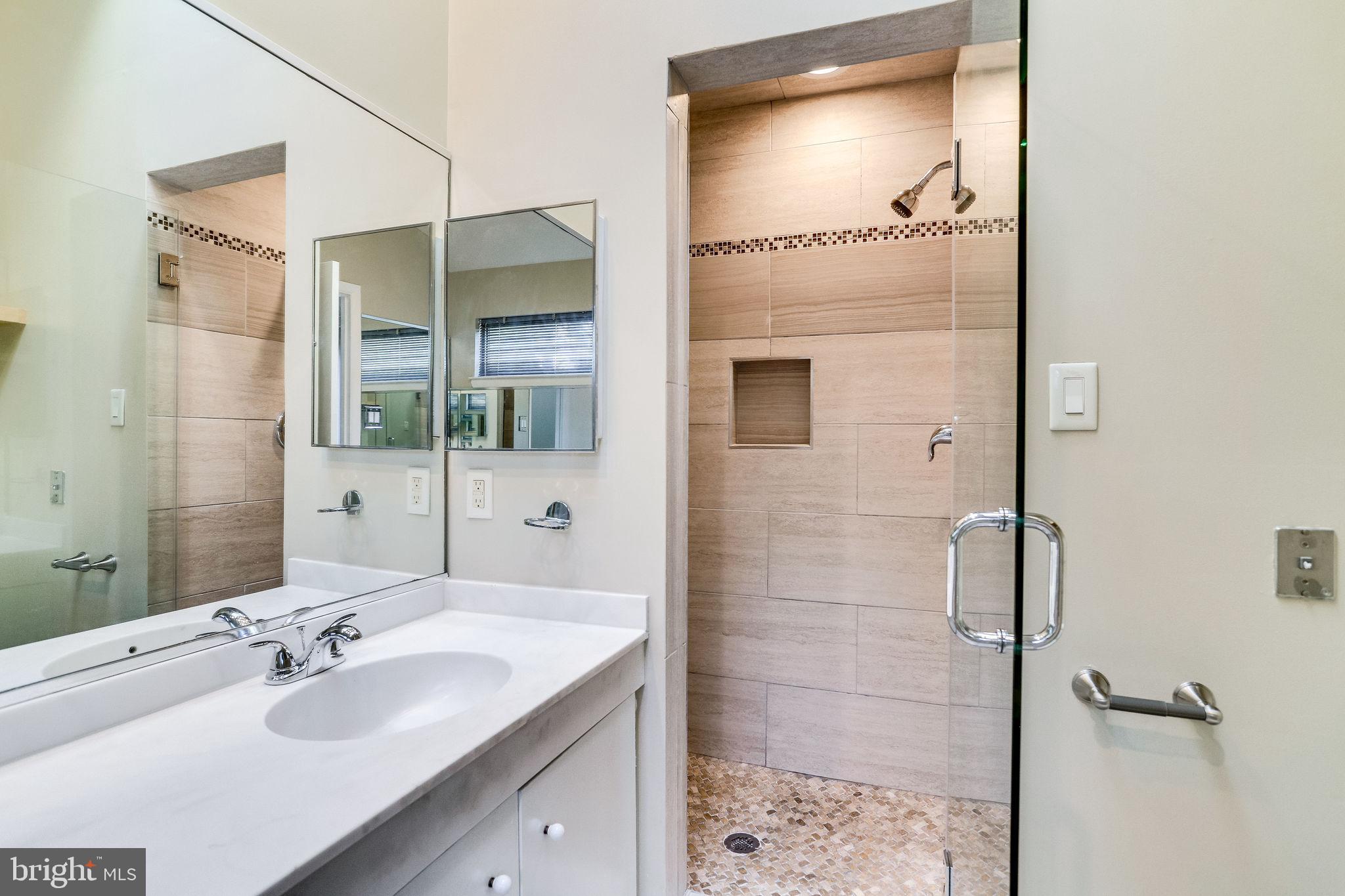 5237 King Charles Way, Unit 12 Bethesda, MD 20814 - Photo 17 of 29 PRIMARY BATHROOM