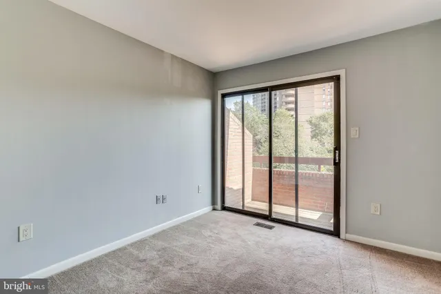 $3,200 | 5237 King Charles Way, Unit 12, Bethesda, MD 20814